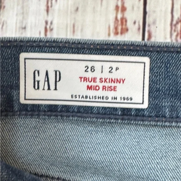 GAP True Skinny Mid Rise Jeans • Size 26/2P • Medium Blue Denim - Picture 3 of 7